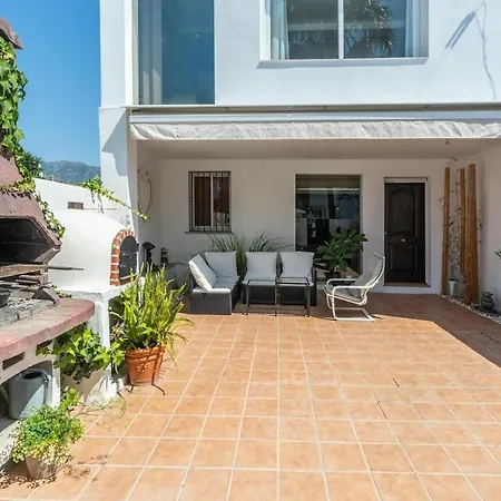 Spacious And Bright House Next To The