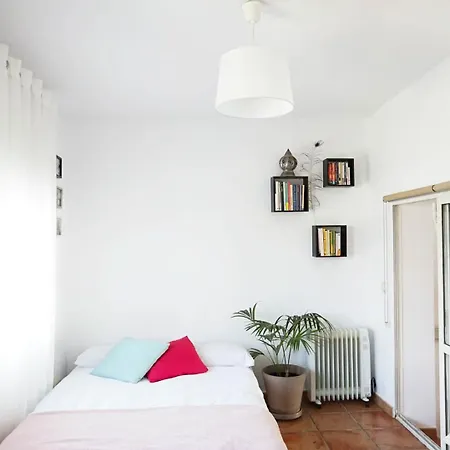 Spacious And Bright House Next To The