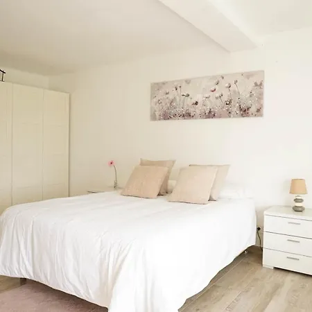Spacious And Bright House Next To The