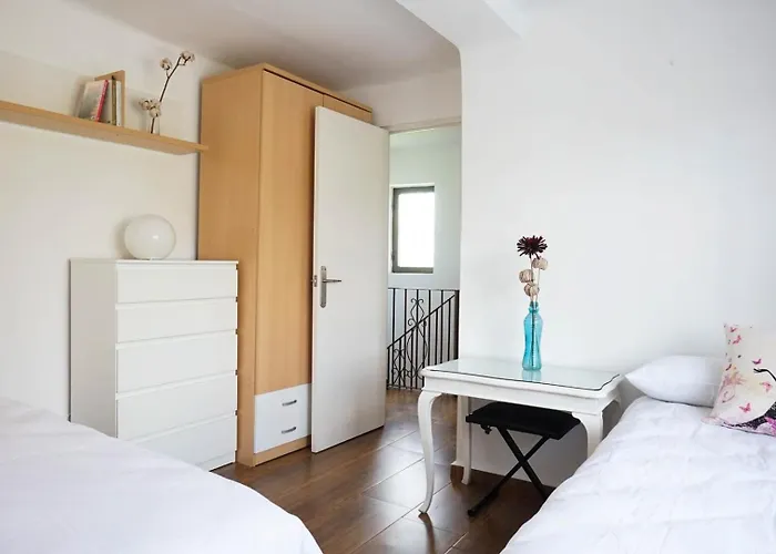 Spacious And Bright House Next To The