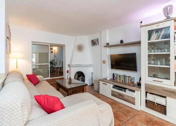Spacious And Bright House Next To The *