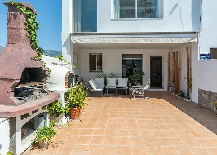 Spacious And Bright House Next To The