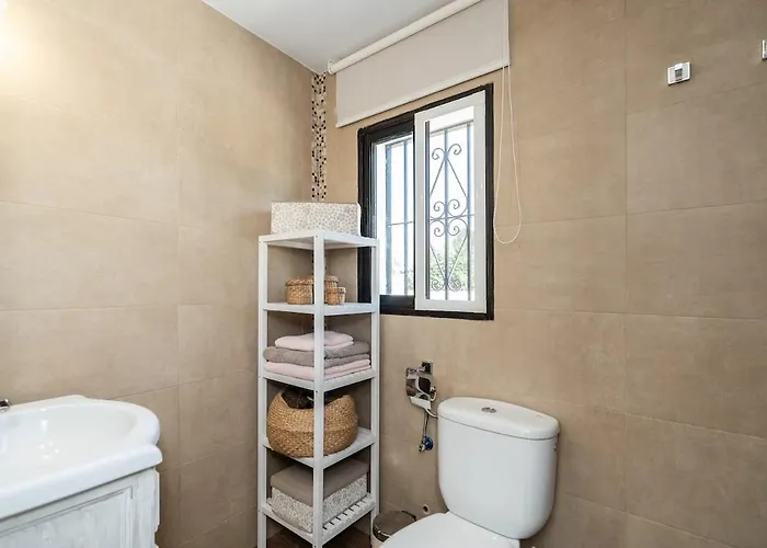 Spacious And Bright House Next To The