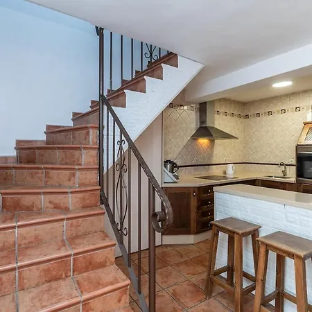 Spacious And Bright House Next To The بيت للعطل