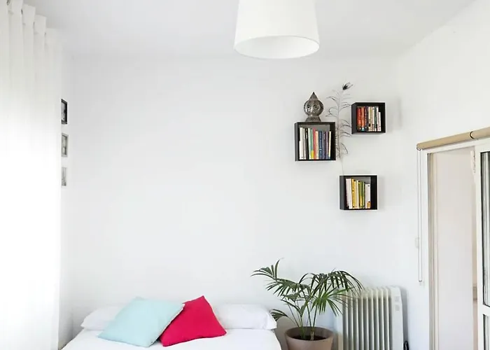 Spacious And Bright House Next To The