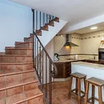 Spacious And Bright House Next To The Prázdninový dům