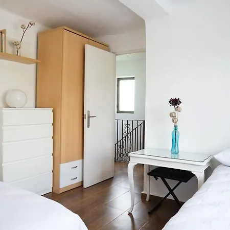 Spacious And Bright House Next To The
