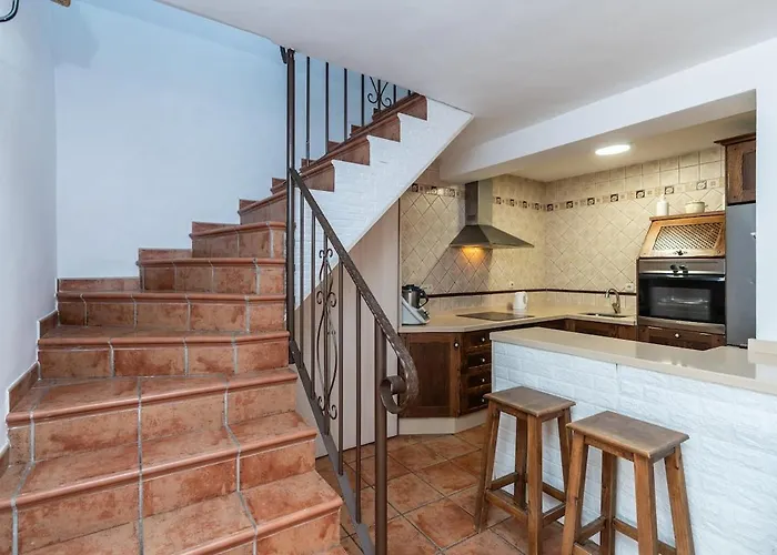Spacious And Bright House Next To The بيت للعطل