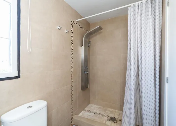 Spacious And Bright House Next To The *